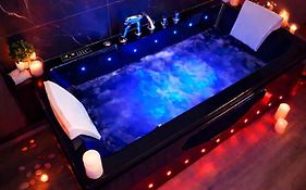 Grand Studio BISCARROSSE PLAGE Une nuit A 2 avec Sauna Luxe, Balnéo, Océan rien que pour vous